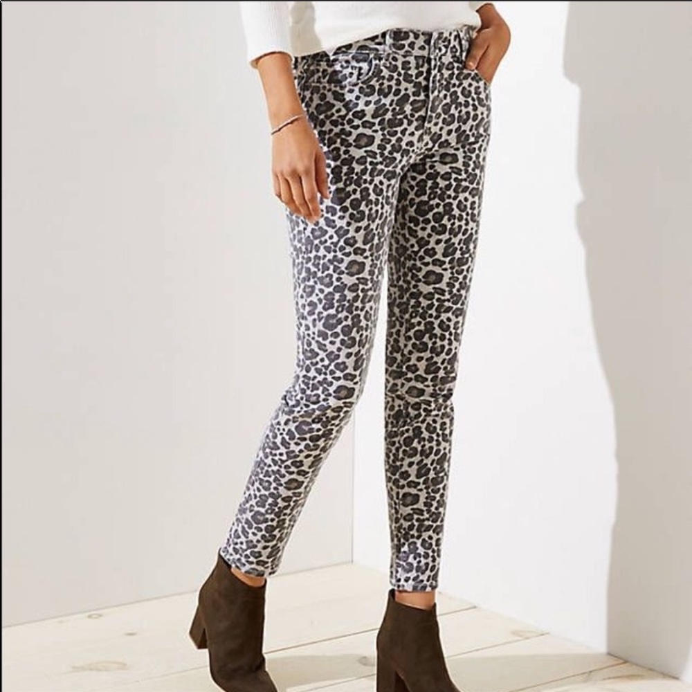 LOFT gray leopard modern skinny jeans, size 6
